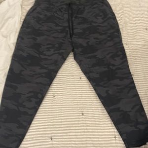 GapFit runaround pant. worn one time.